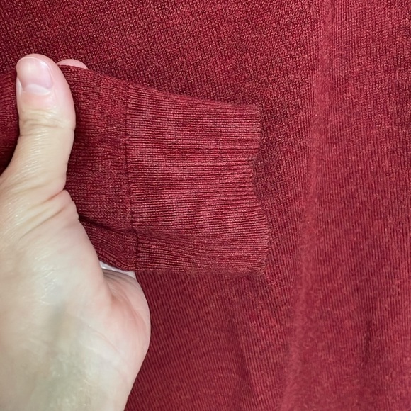 Banana Republic size L Red Crewneck Long Sleeve Lightweight Luxe Yarn Sweater - Picture 3 of 7